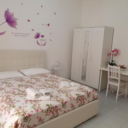 לינה וארוחת בוקר סלרנו Le Tre Orchidee מראה חיצוני תמונה