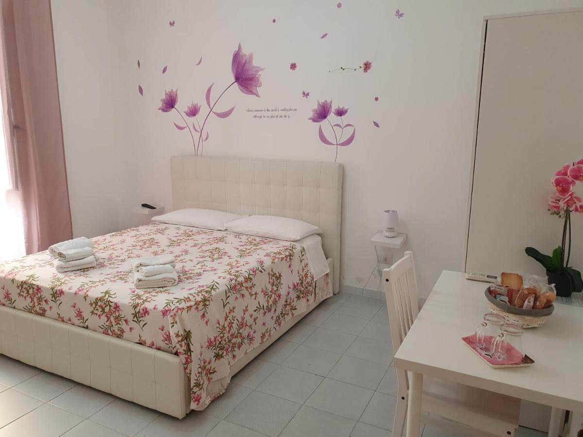 לינה וארוחת בוקר סלרנו Le Tre Orchidee מראה חיצוני תמונה