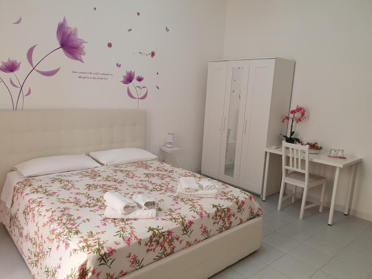 לינה וארוחת בוקר סלרנו Le Tre Orchidee מראה חיצוני תמונה